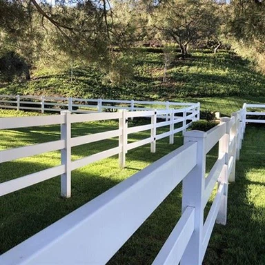 Valla ranchera de PVC blanco de 3 rieles